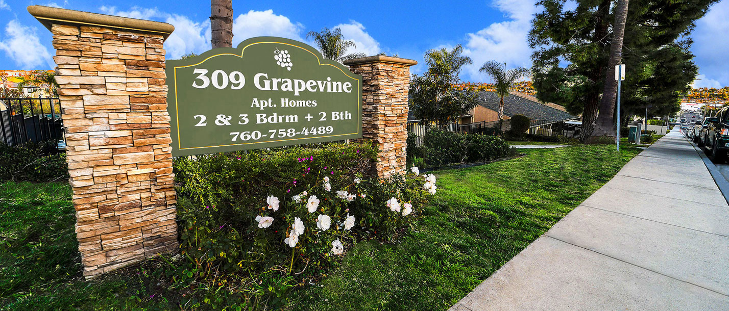 This image shows the apartments courtyard, symbolizing relaxation & serenity.